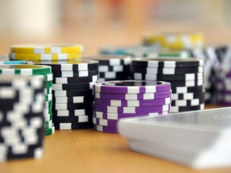 How are the Texas Hold’em games played?